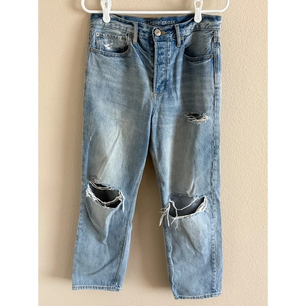 American Eagle 90s Boyfriend Jeans Light Wash Distressed Blue Denim Size 4 Reg